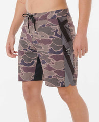 Mirage 3-2-One Eddie Would Go Ultimate 19" Boardshorts