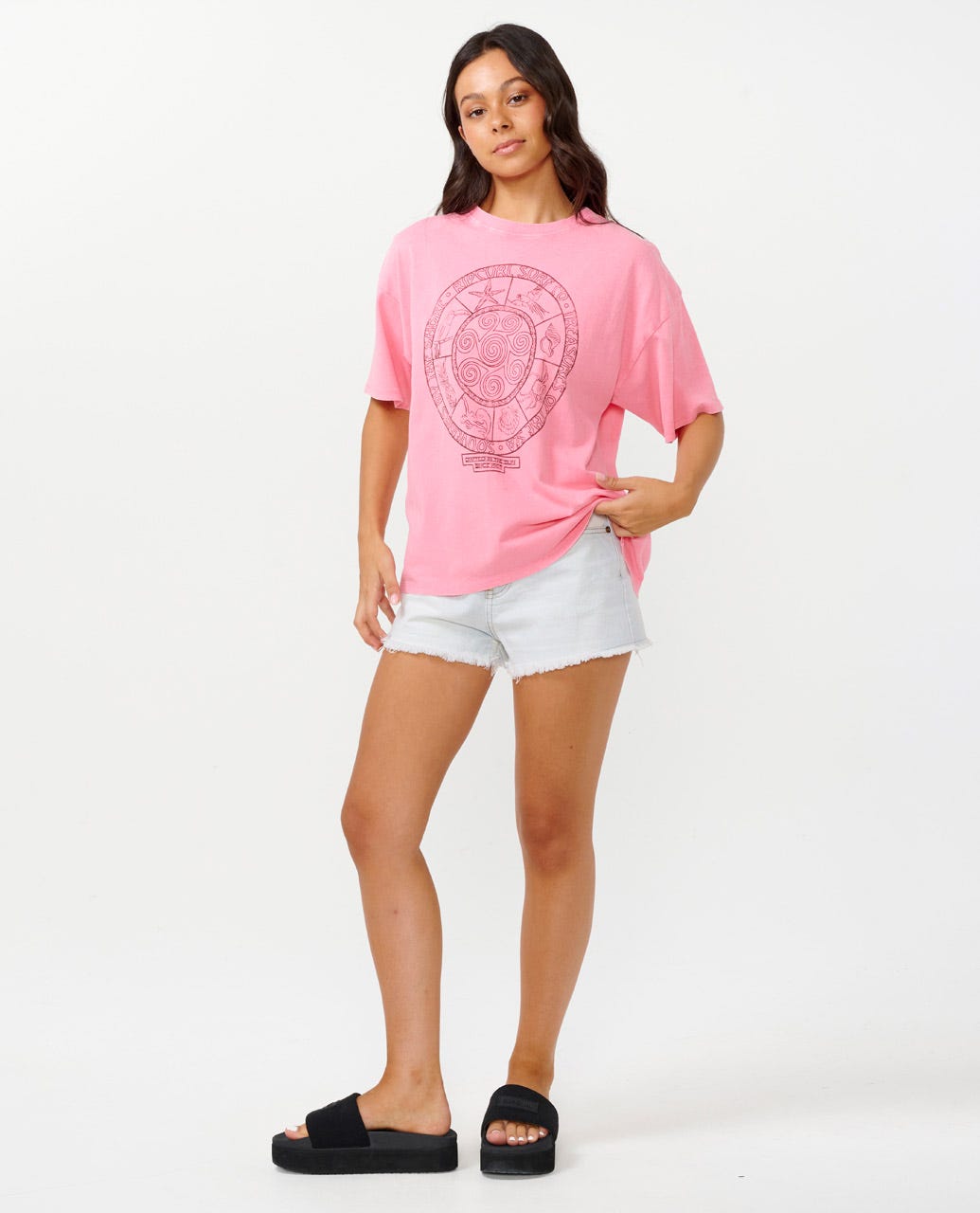 Souvenirs Heritage Tee